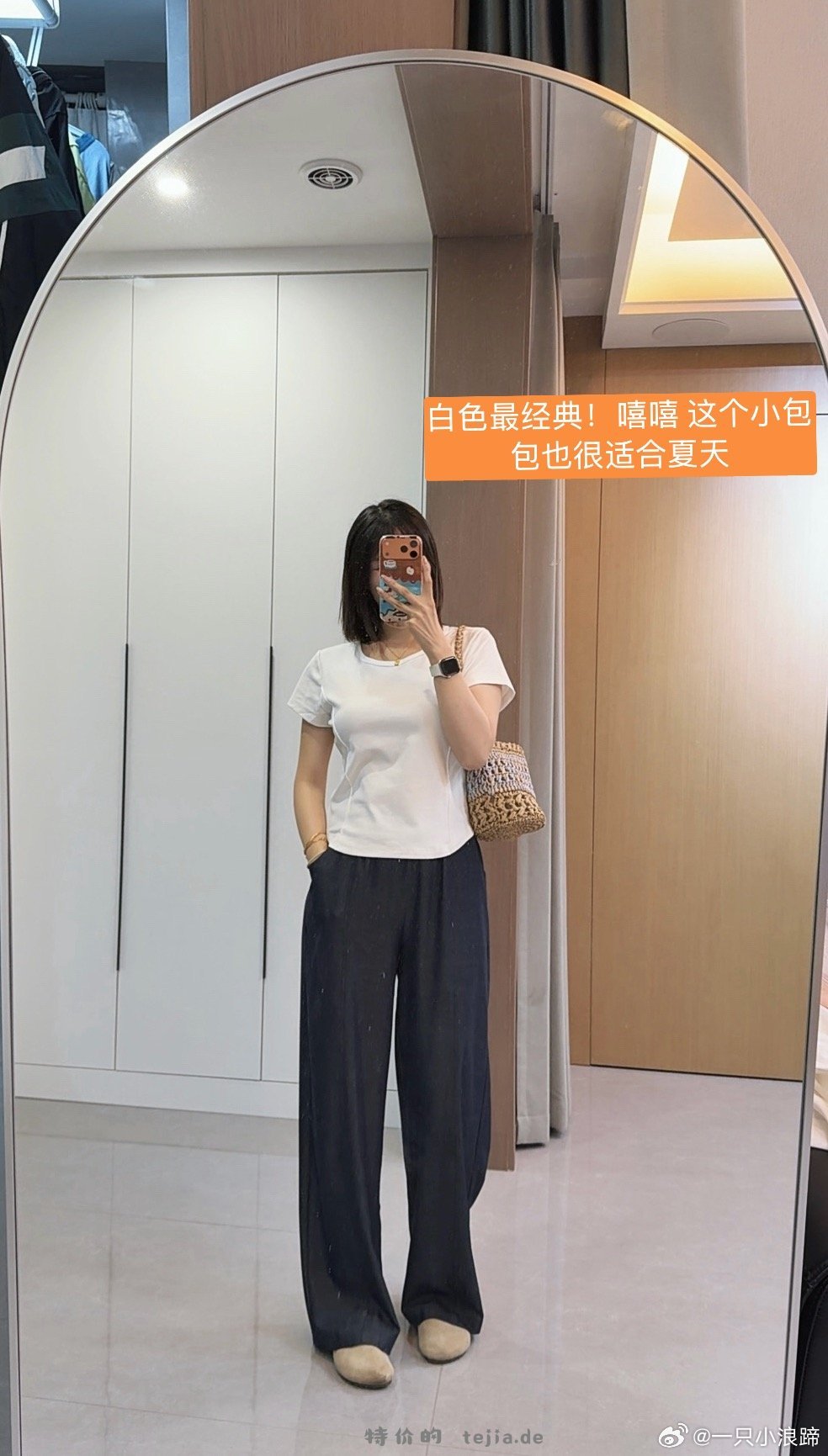 俺来也 一堆新衣服到了 这两天会发 试穿中 回购的小蛮腰T到啦 我最喜欢黄色 - 特价的