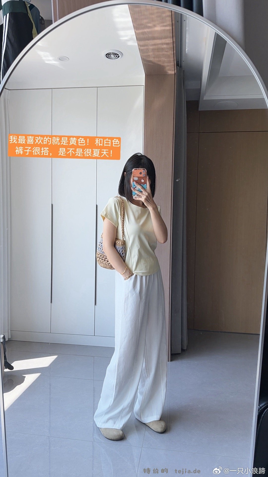 俺来也 一堆新衣服到了 这两天会发 试穿中 回购的小蛮腰T到啦 我最喜欢黄色 - 特价的