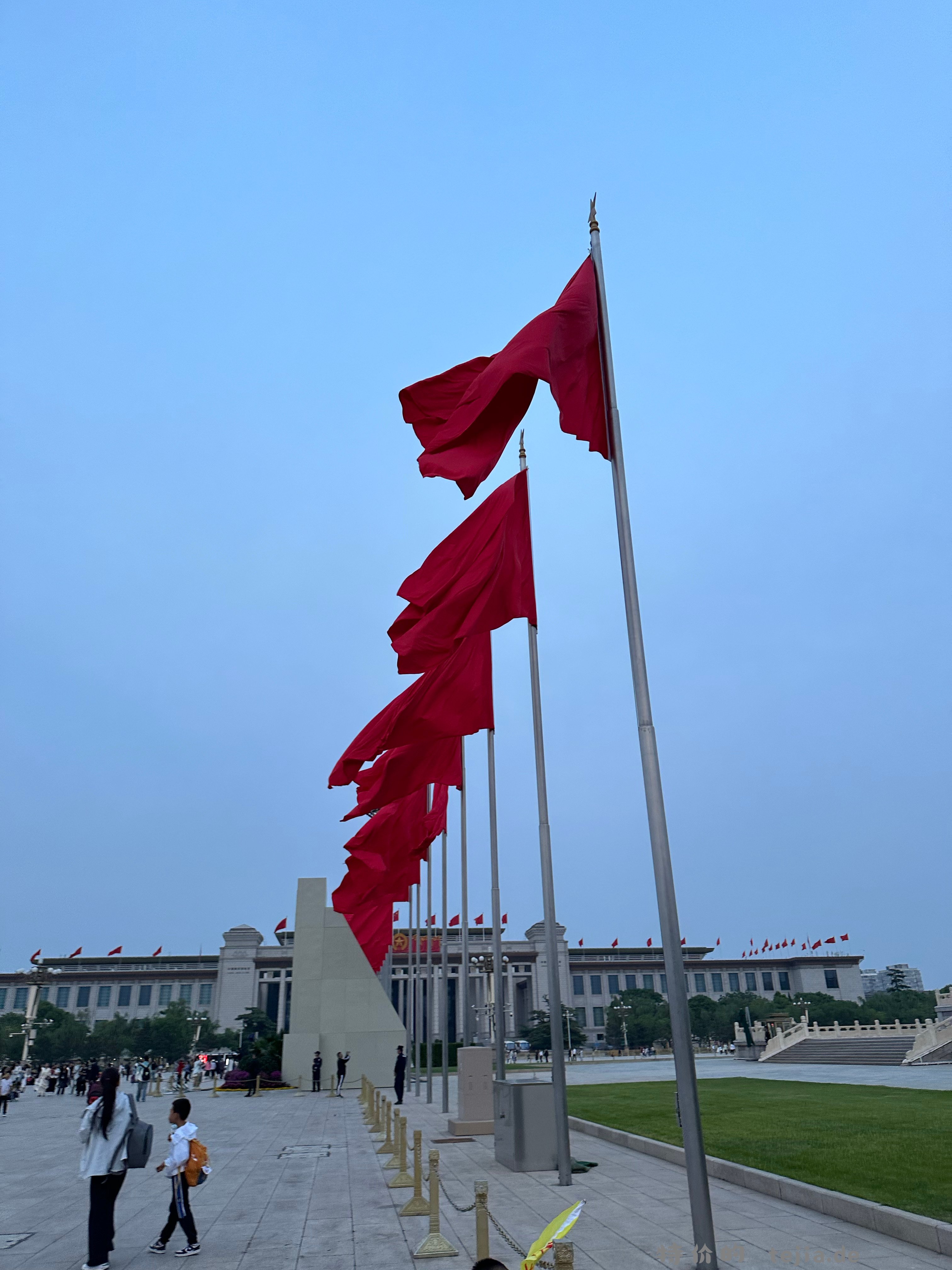 天坛很美 建筑 大树 太值得了 看降旗也很累 大家都是差不多时间来 - 特价的